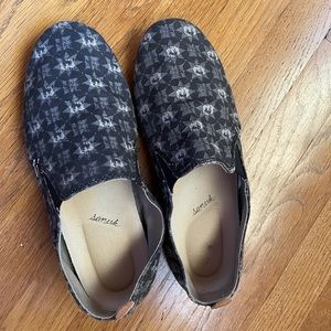 Sanuk slip ons
